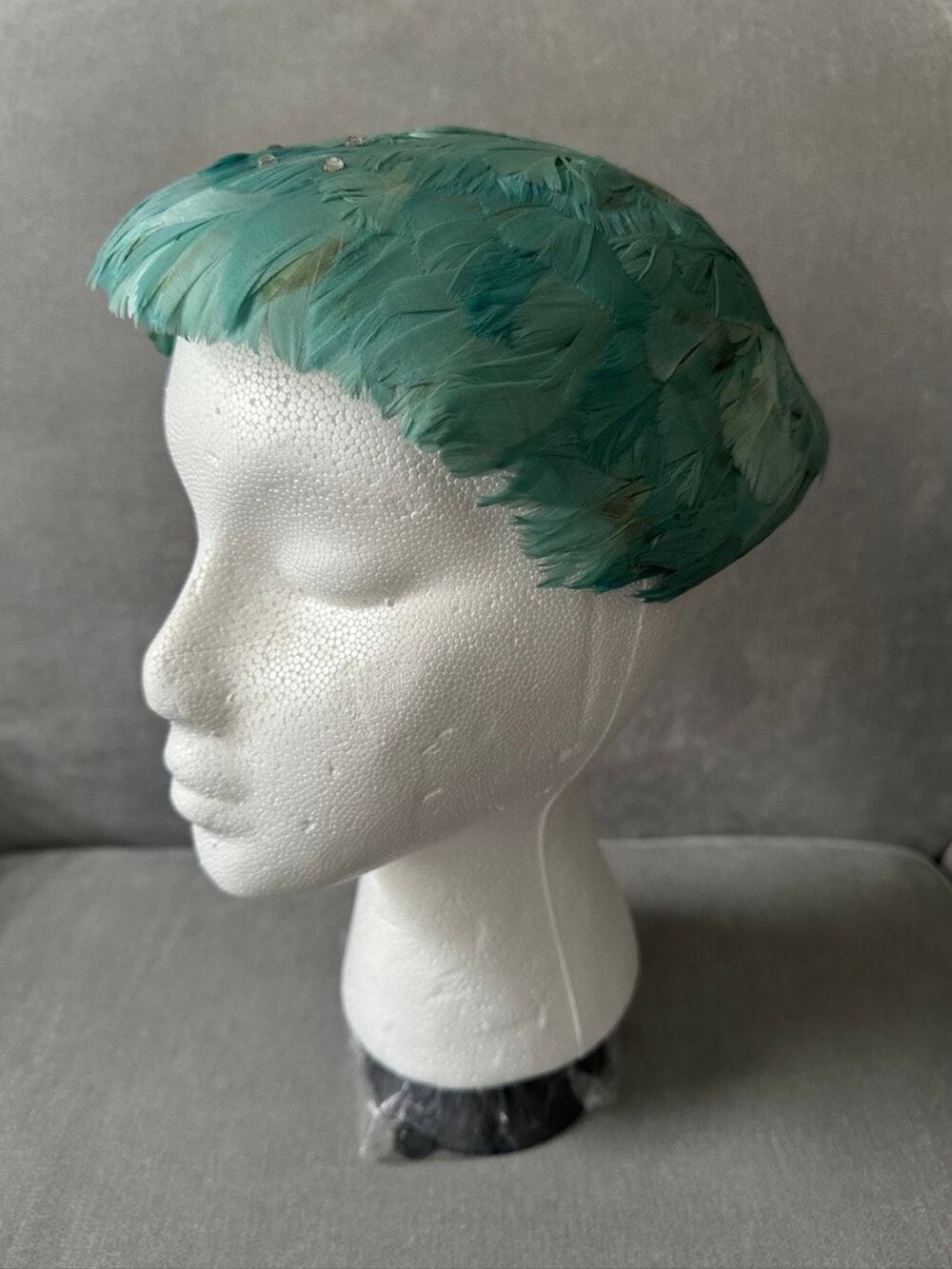 Vintage turquoise feather skullcap fascinator headpiece READ